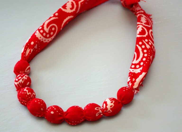 How To Make A Bandana Necklace?